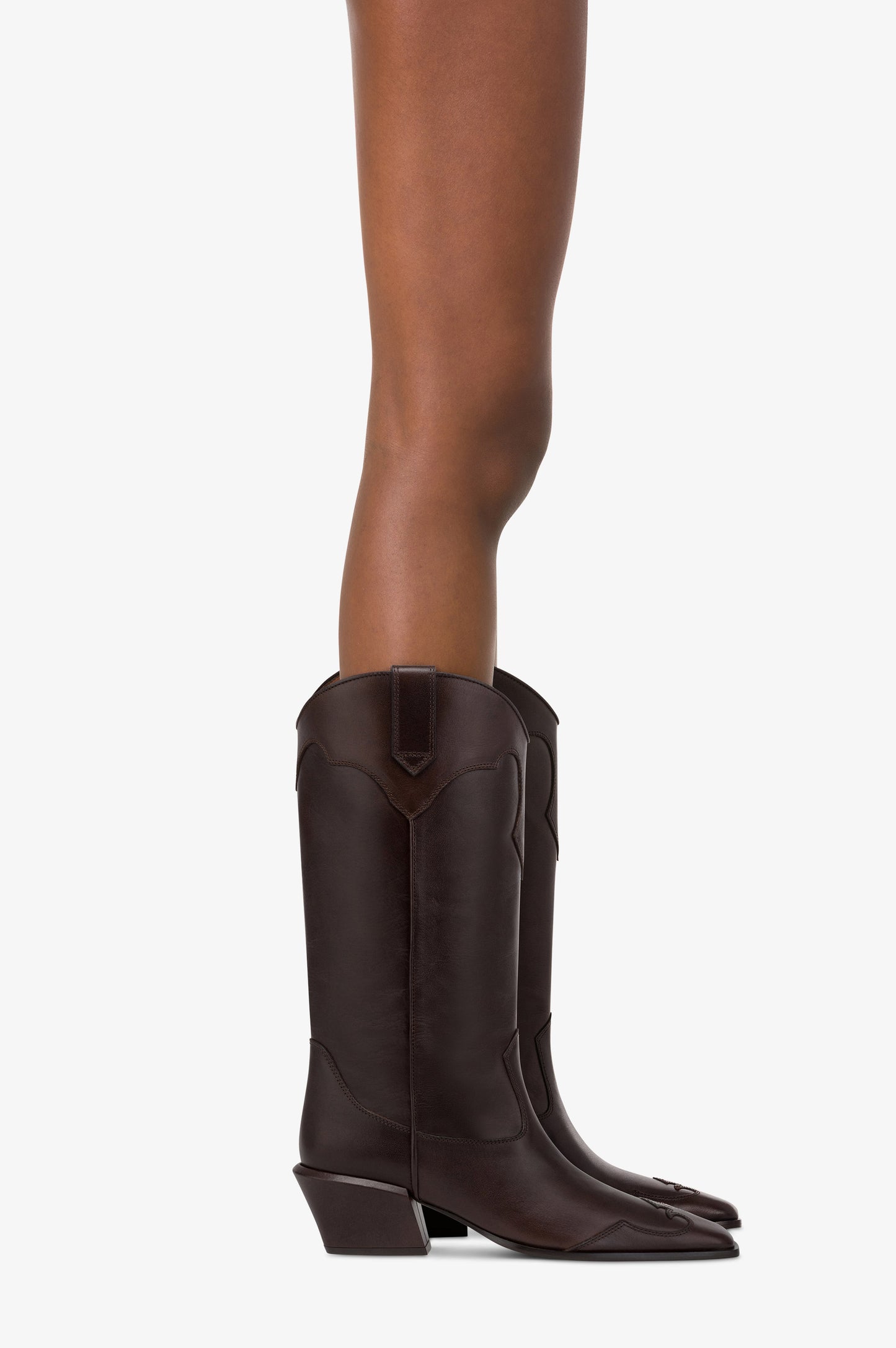 Boots in ebony calf leather.