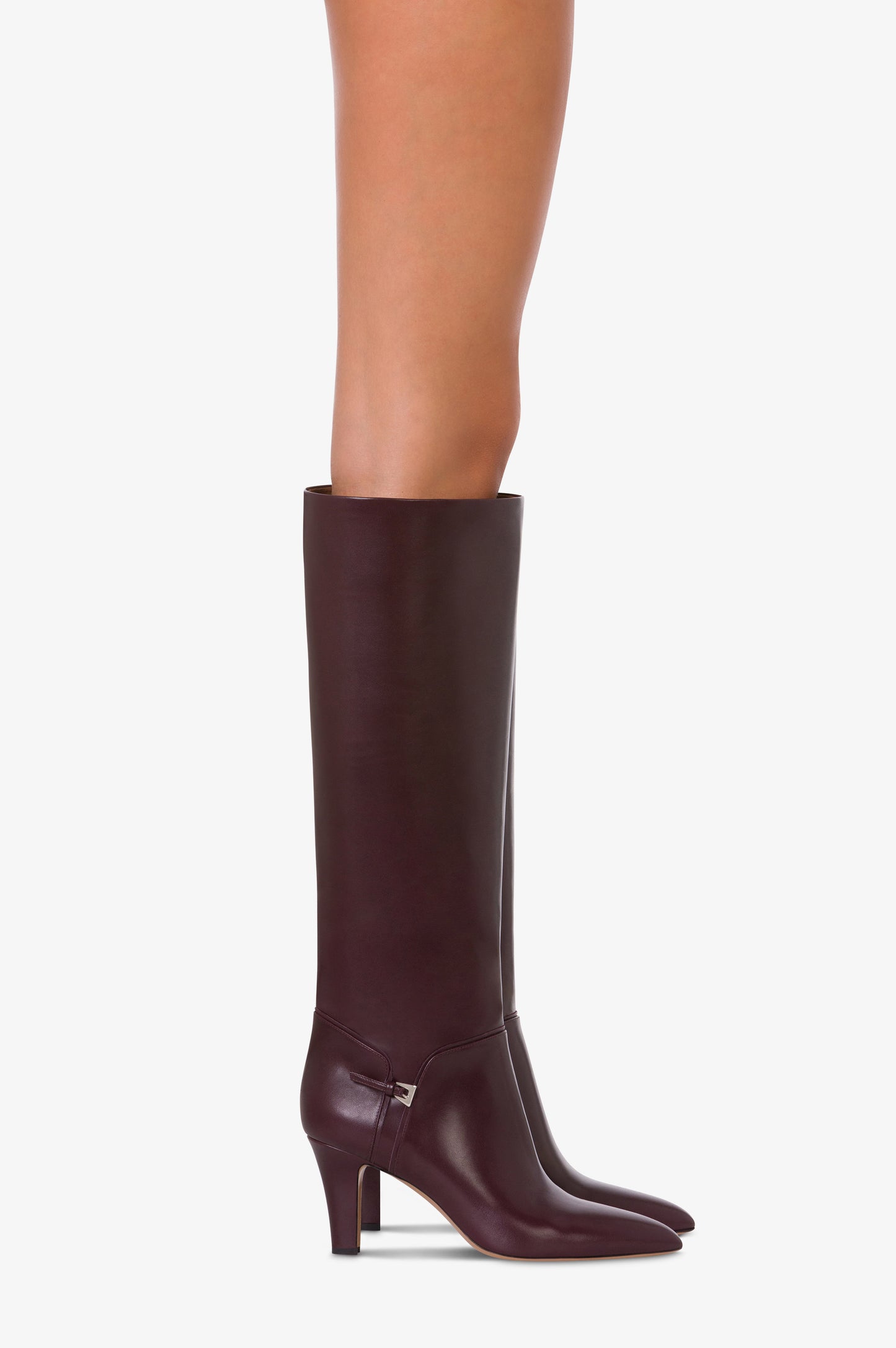 Boots in pinot noir calf leather.