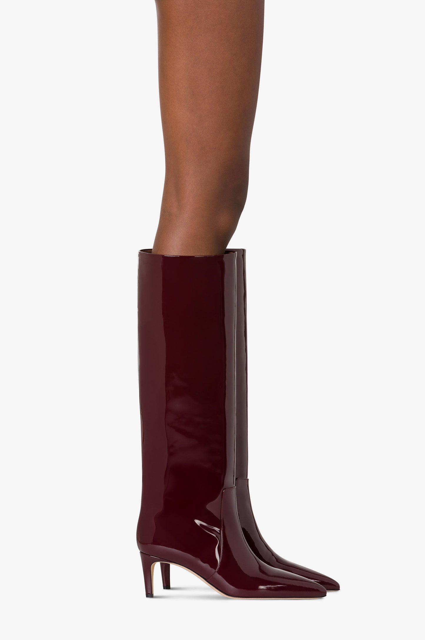 Botas de charol de color <<rouge noir>>.