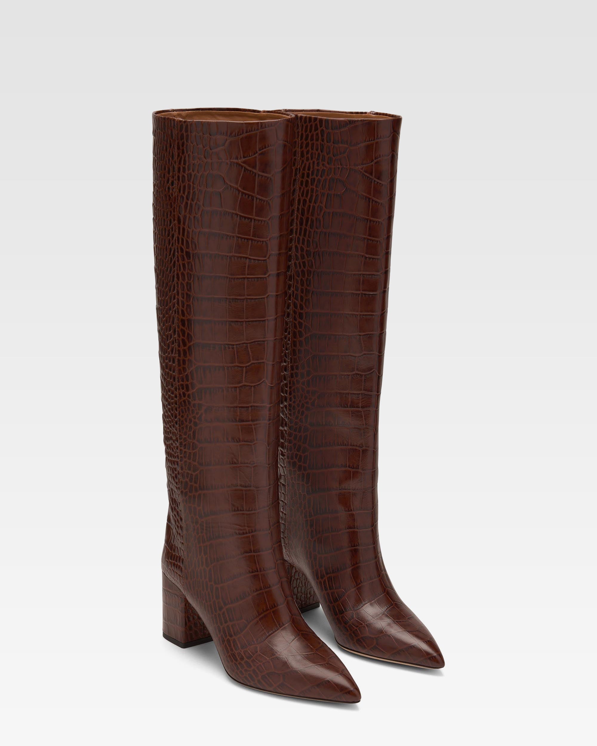Botas de piel marr'on chocolate con efecto cocodrilo y tac'on de 70 mm