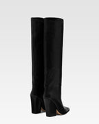 Schwarze Lederstiefel mit Textureffekt