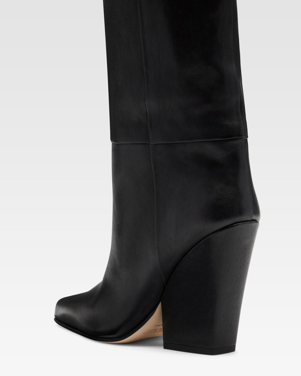 Schwarze Lederstiefel mit Textureffekt