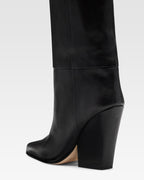 Schwarze Lederstiefel mit Textureffekt