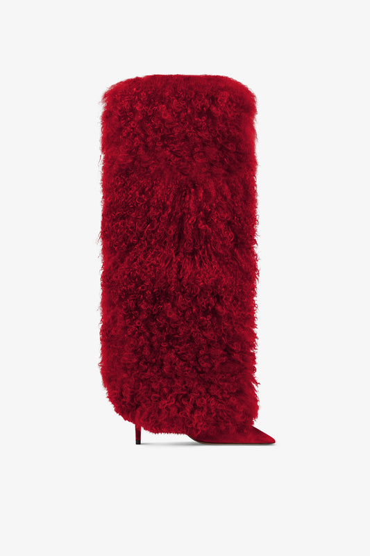 Boots in red faux fur