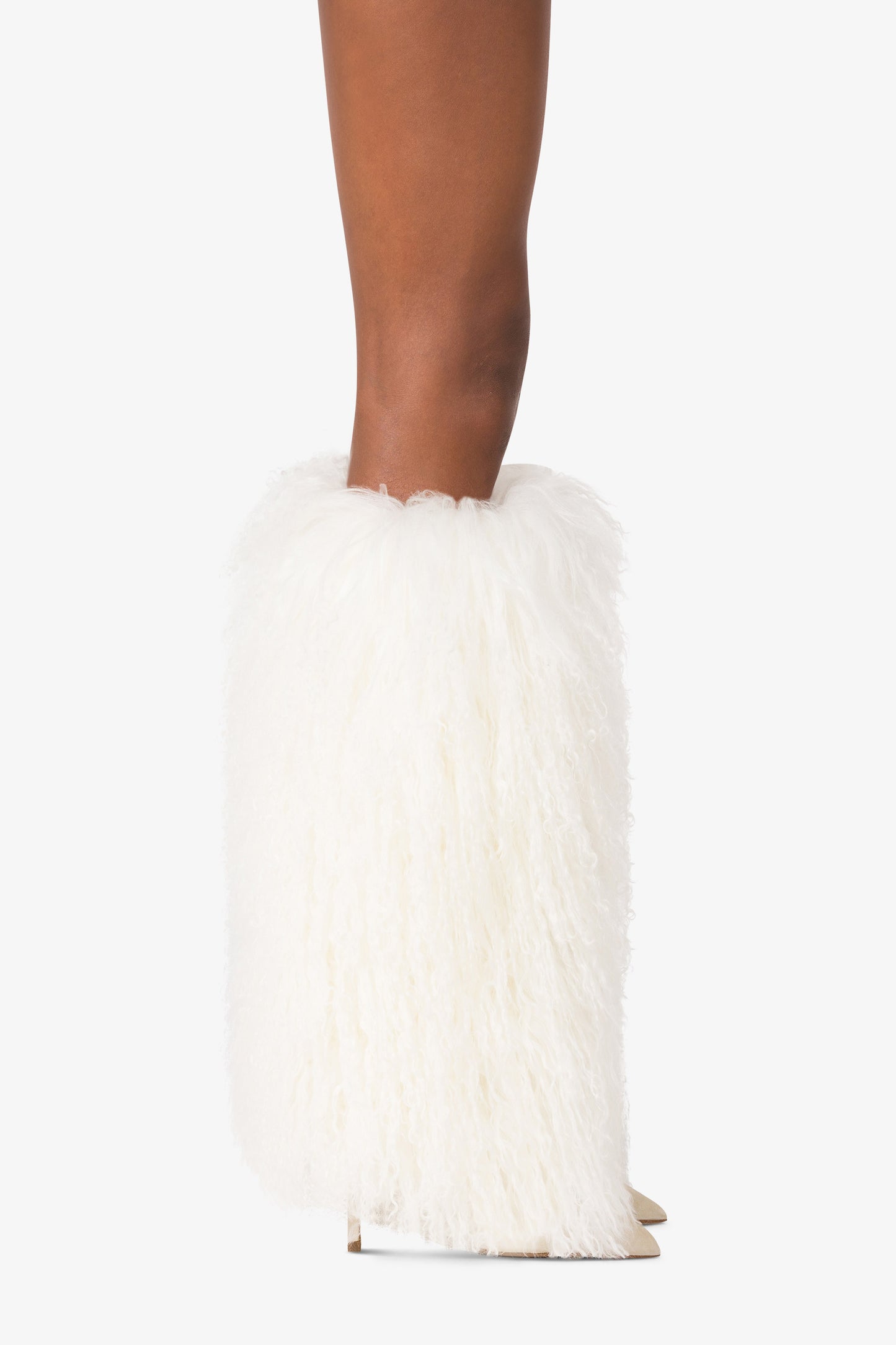 Boots in mongolian fur white