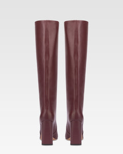 Knee-high boots in smooth burgundy leather