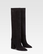 Botas hasta la rodilla de suave piel de ante negro apagado