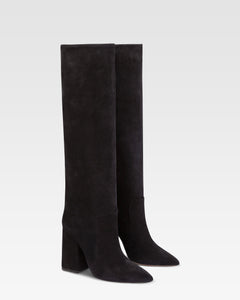 Botas hasta la rodilla de suave piel de ante negro apagado