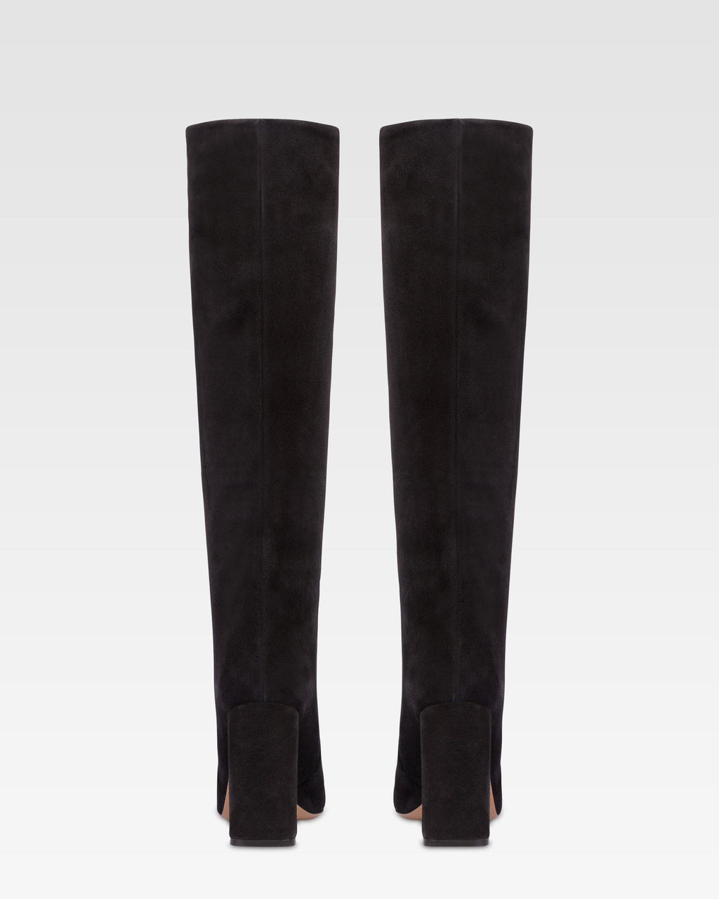 Botas hasta la rodilla de suave piel de ante negro apagado