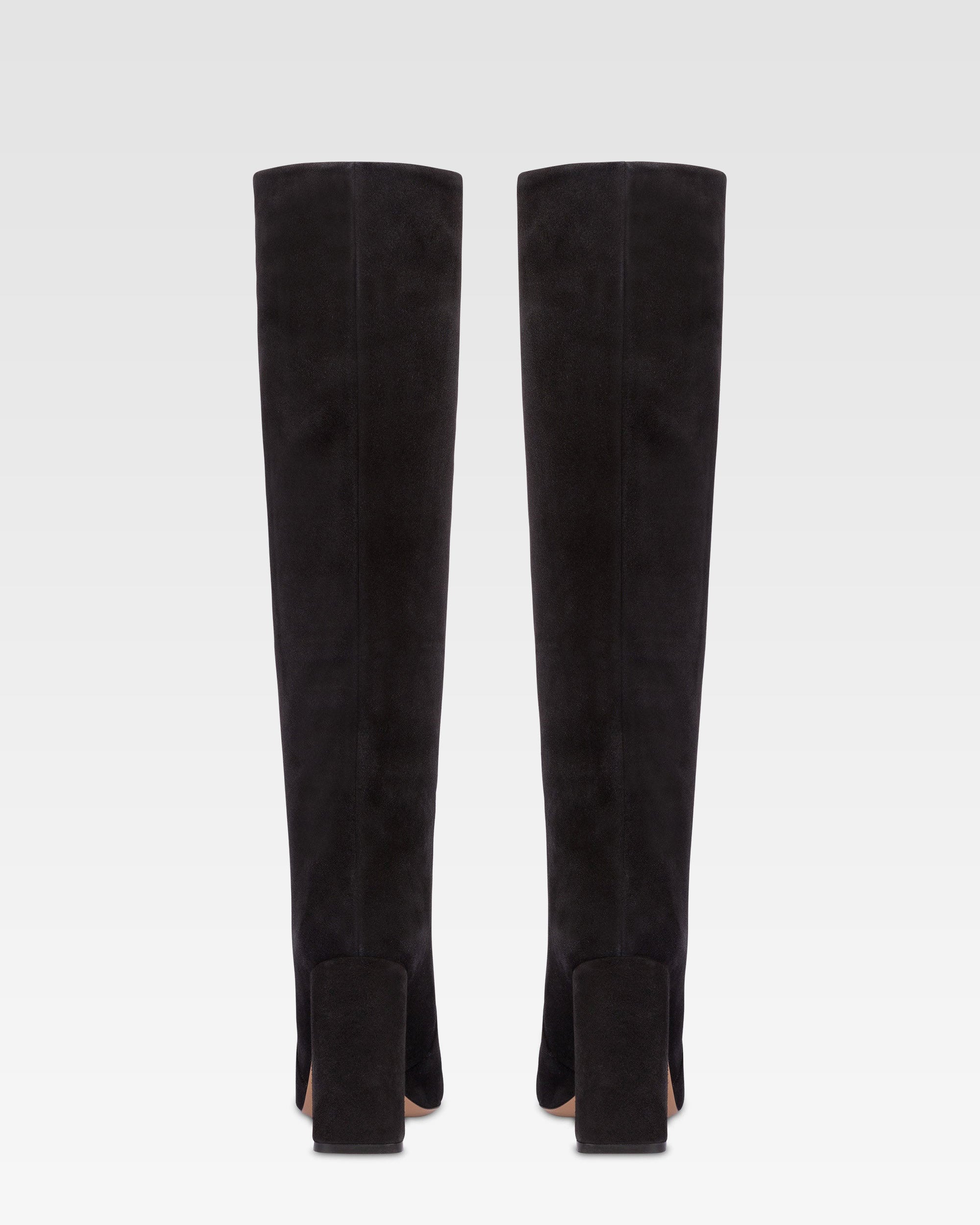 Botas hasta la rodilla de suave piel de ante negro apagado