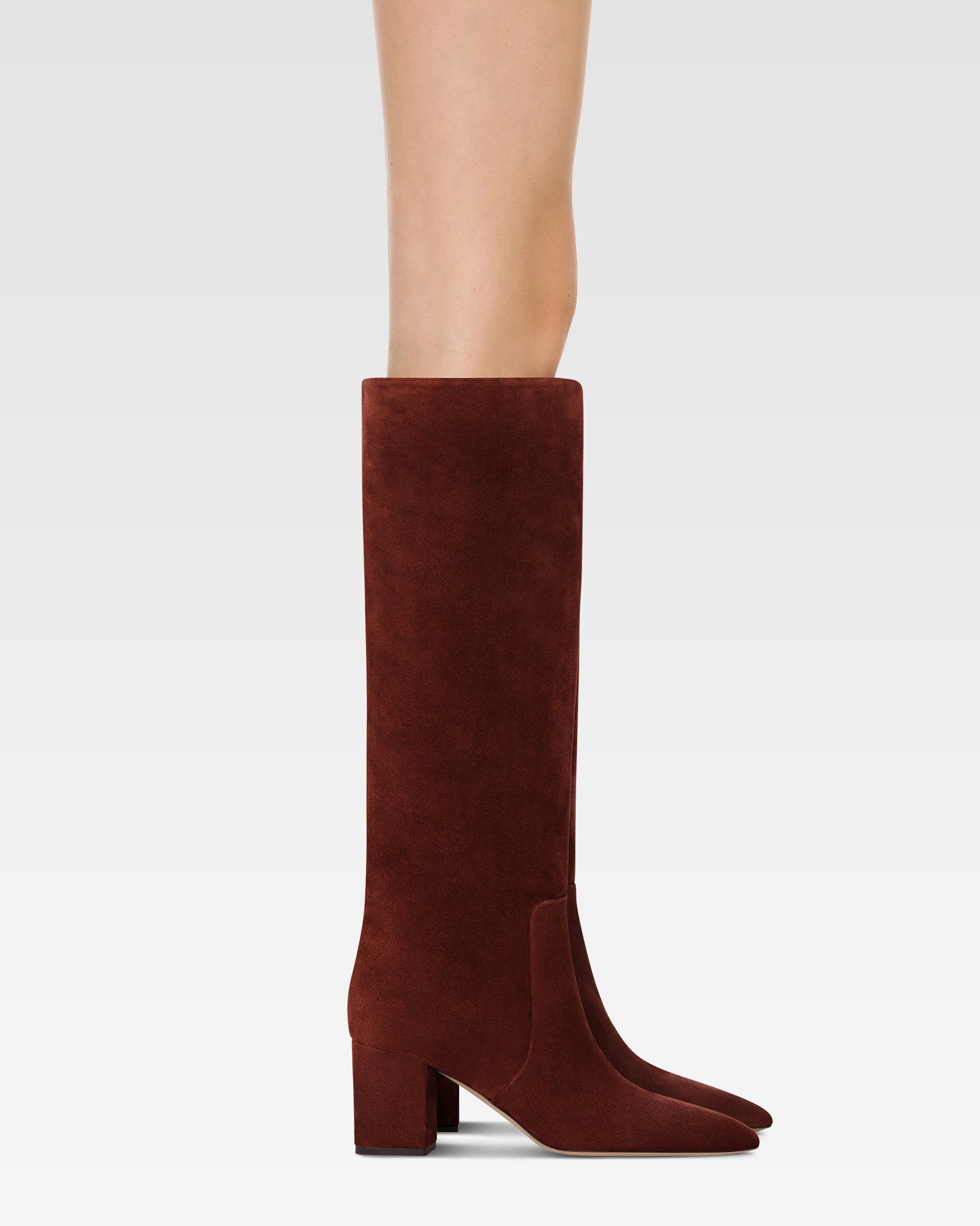 Boots in mahogany calf suede leather