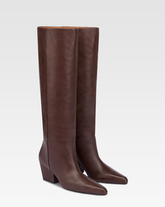 Botas hasta la rodilla de punta fina en piel flexible color moca