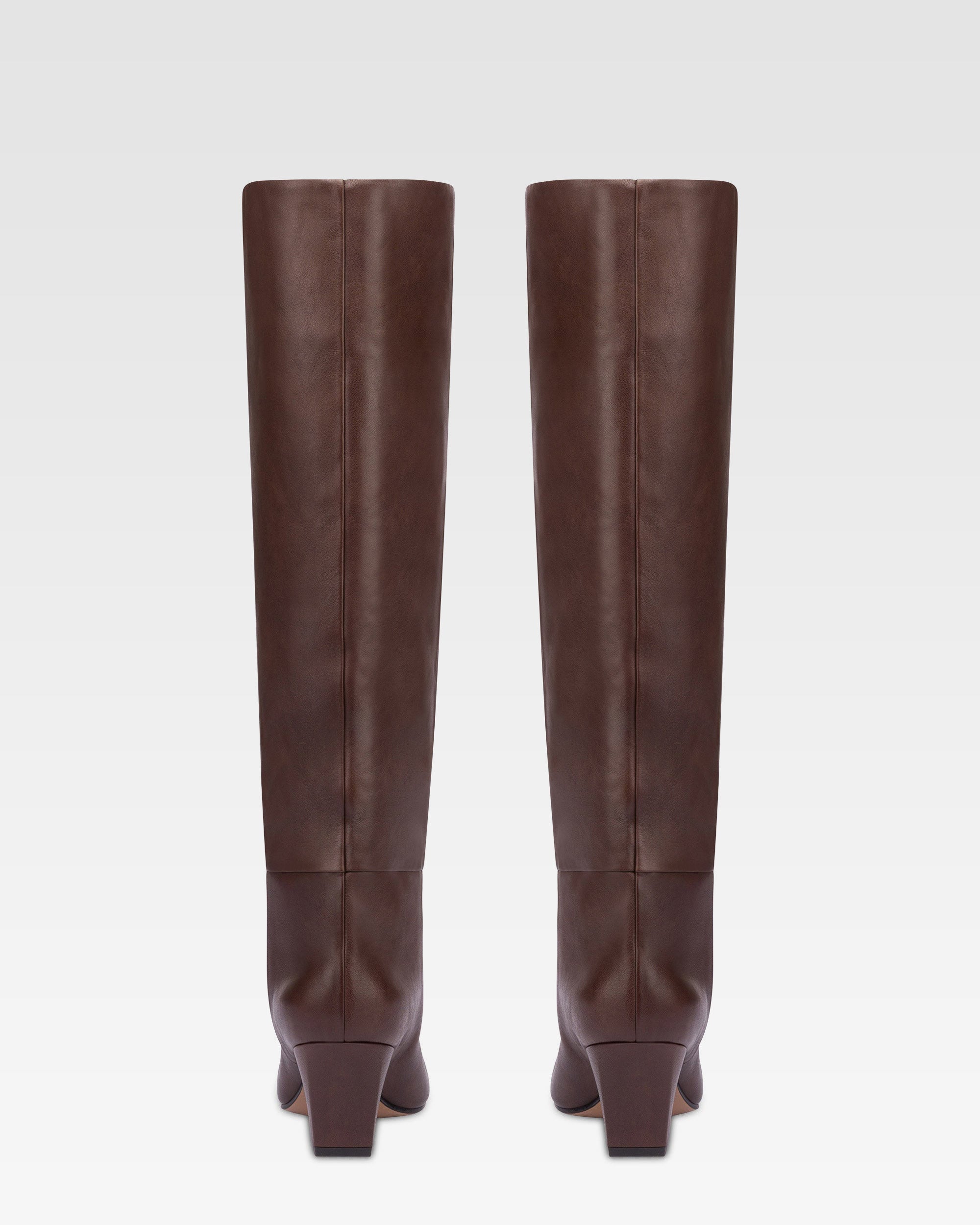 Botas hasta la rodilla de punta fina en piel flexible color moca