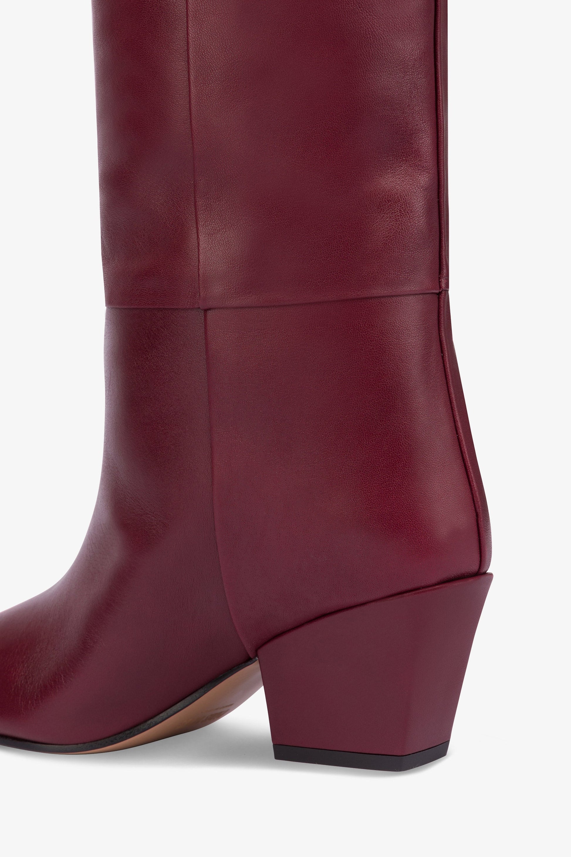 Knee-high, long pointed boot in supple rouge noir leather