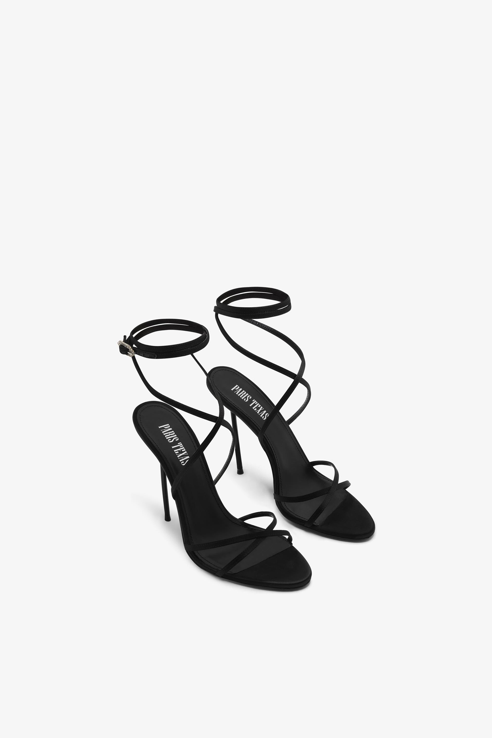 Sandales `a lacets en satin noir