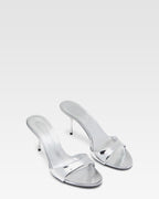 Mule in pelle specchiata argento