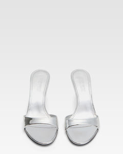Mule in pelle specchiata argento