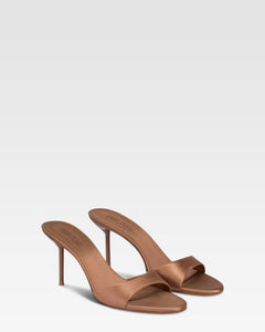 Mules in raso caramello