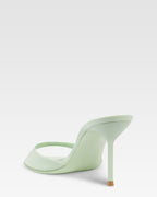 Mules in vernice menta