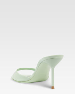 Mules in vernice menta