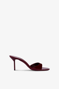 Mules a bouts ronds en cuir verni rouge et noir