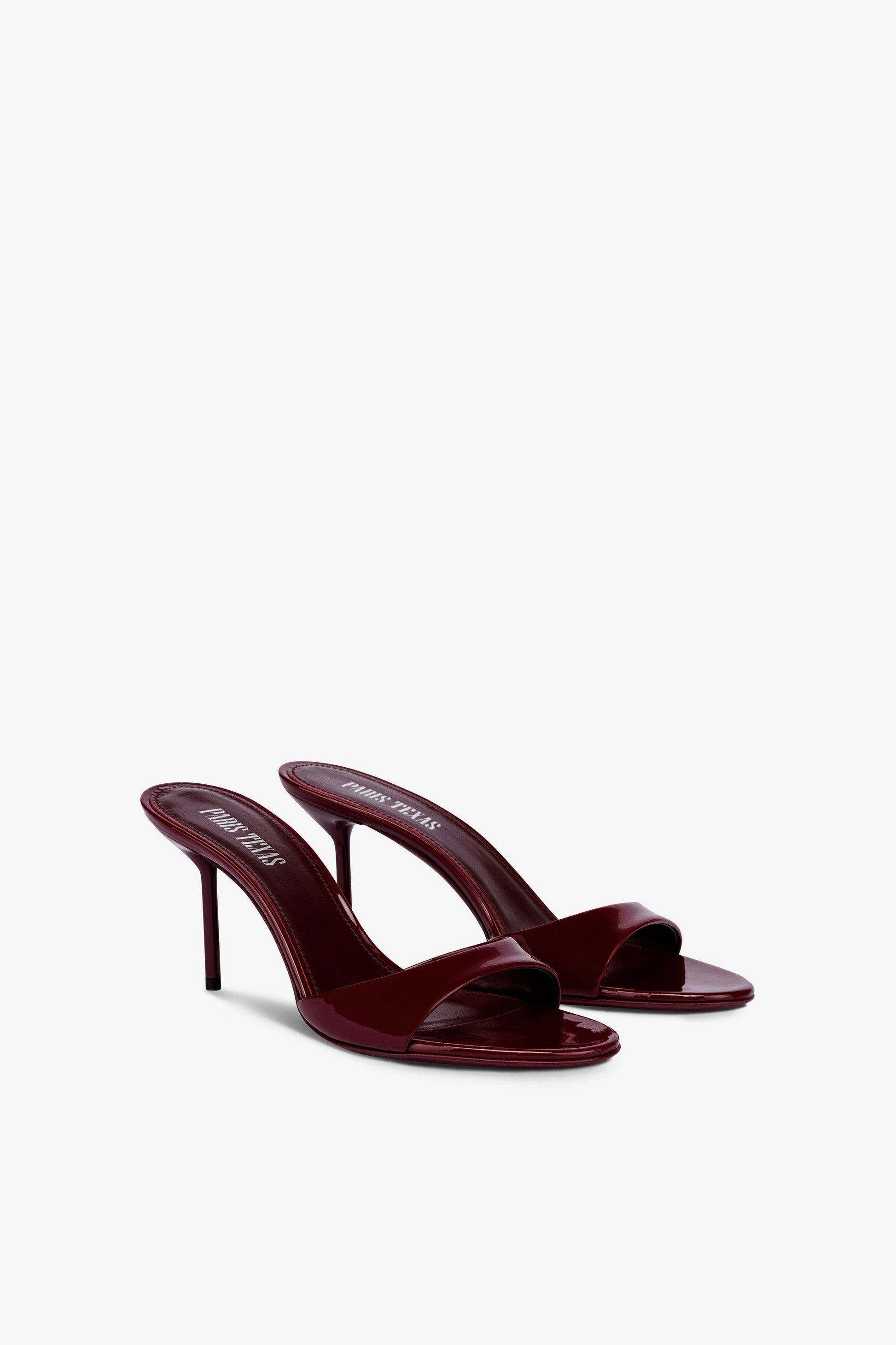 Mules a bouts ronds en cuir verni rouge et noir