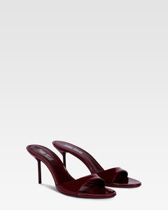 Sandali con punta aperta tonda in morbida pelle lucida rouge noir