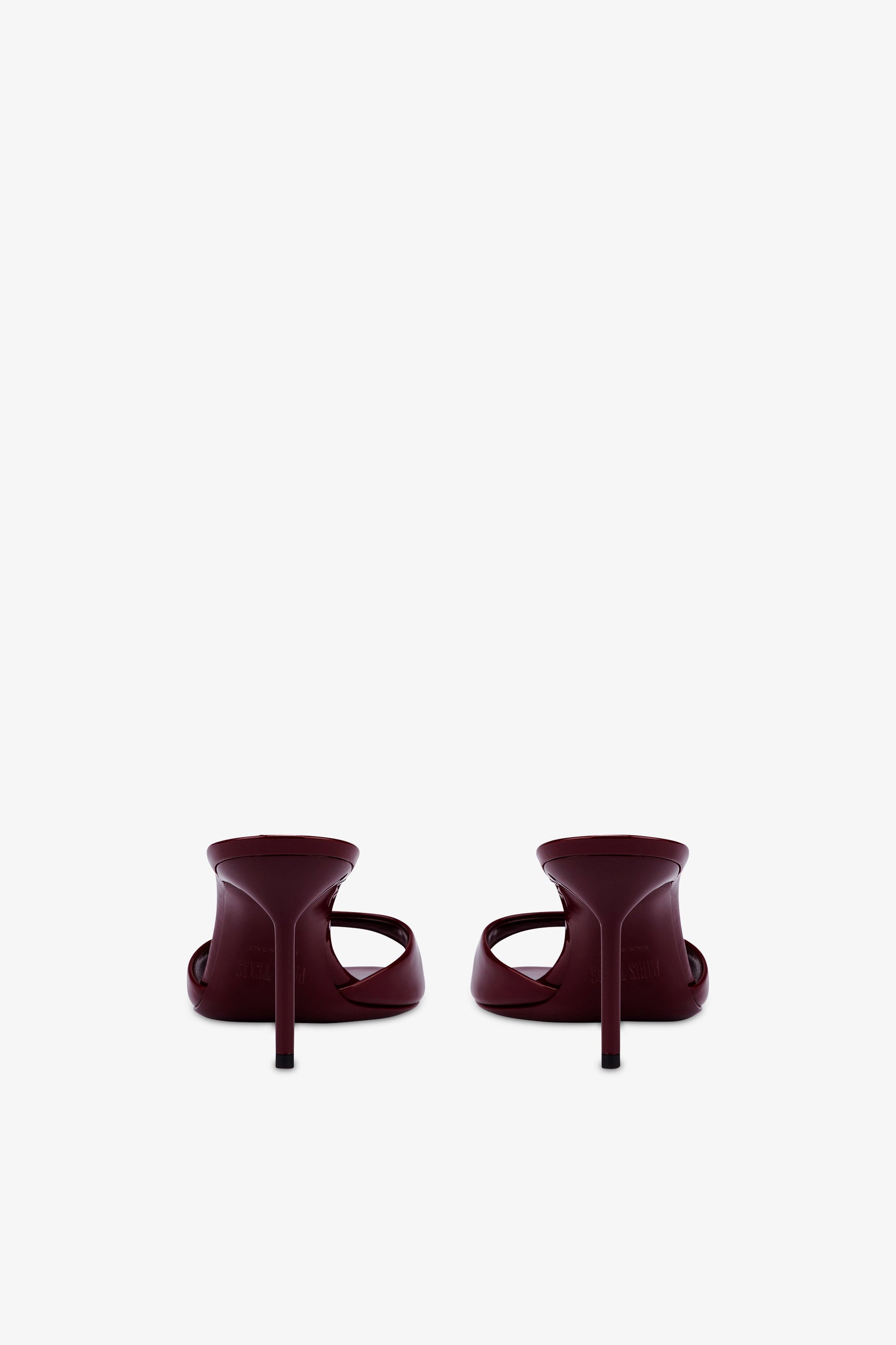 Mules a bouts ronds en cuir verni rouge et noir