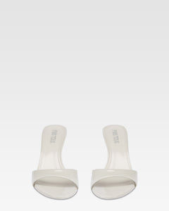 Mules in vernice grigia