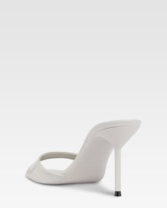 Mules in vernice grigia