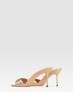 Mules in honey patent leather