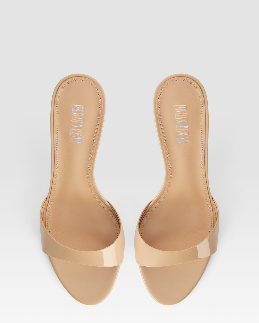 Mules in honey patent leather