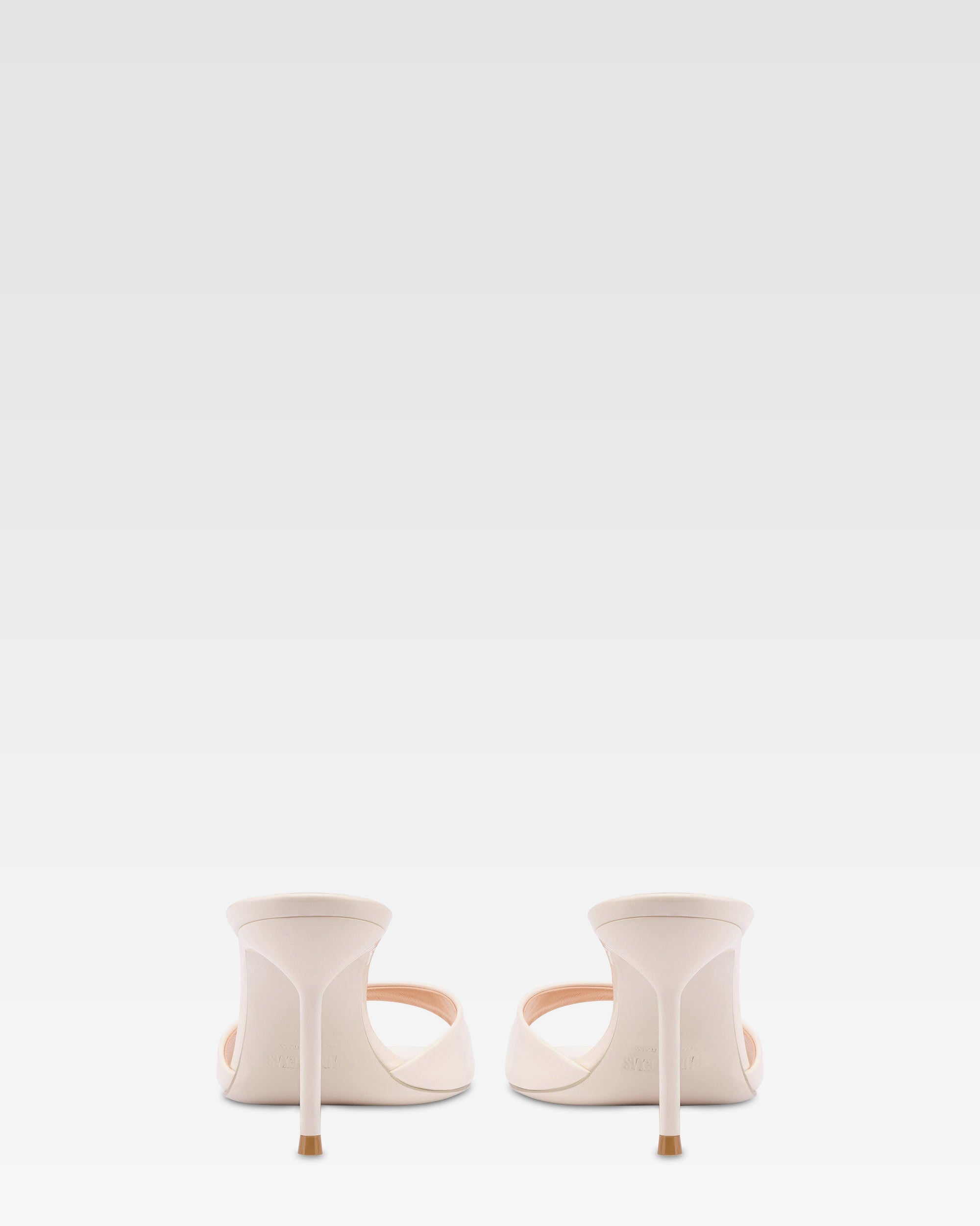 Mules in vernice avorio