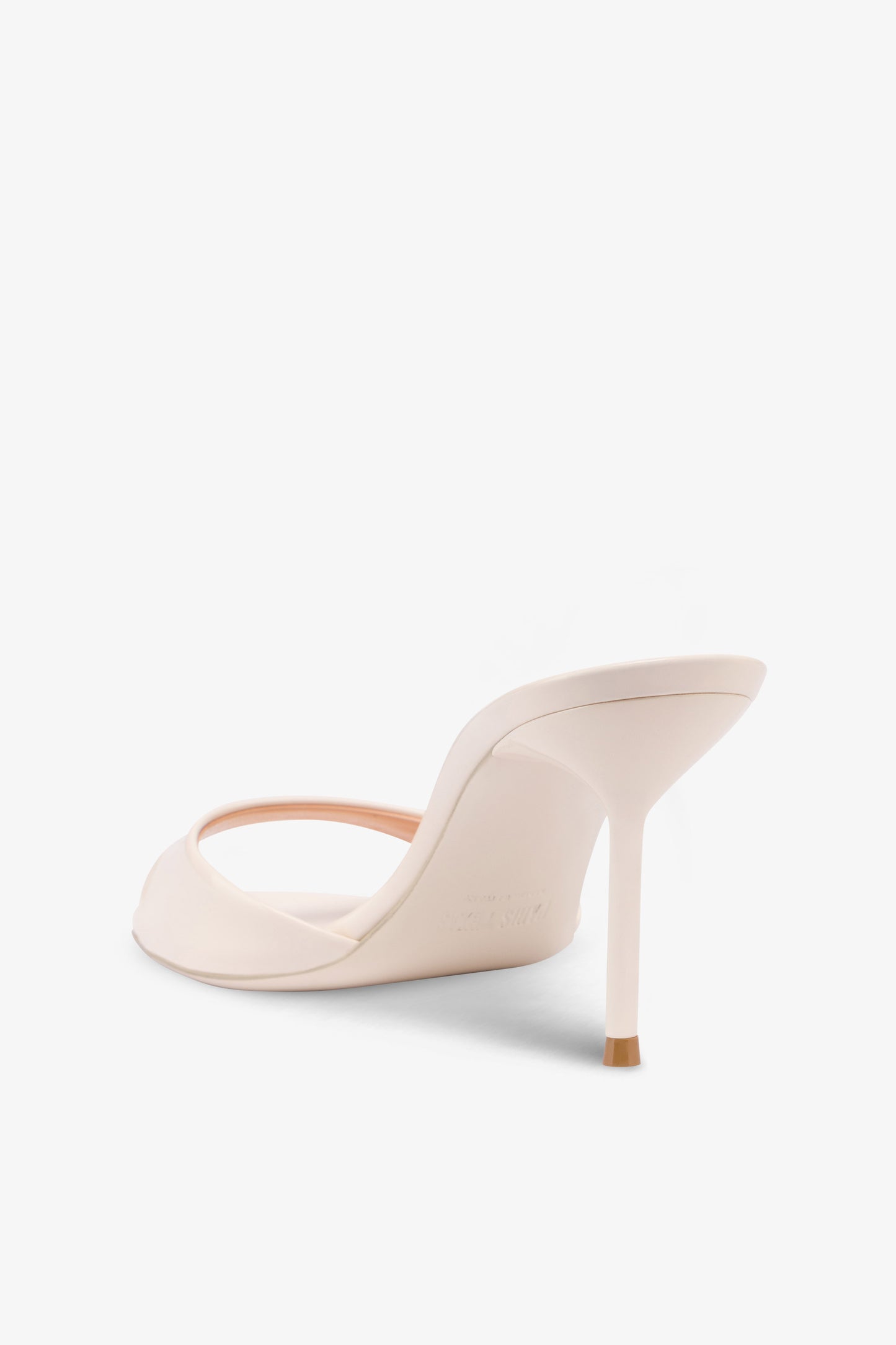 Mules in ivory patent leather