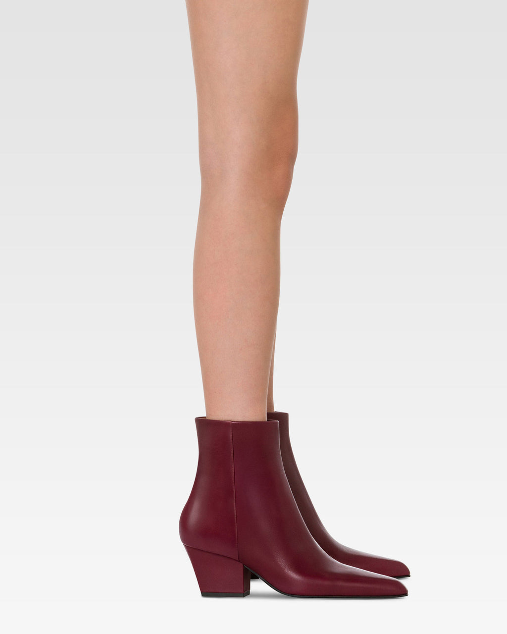 Stiefeletten aus Kalbsleder in Rouge Noir