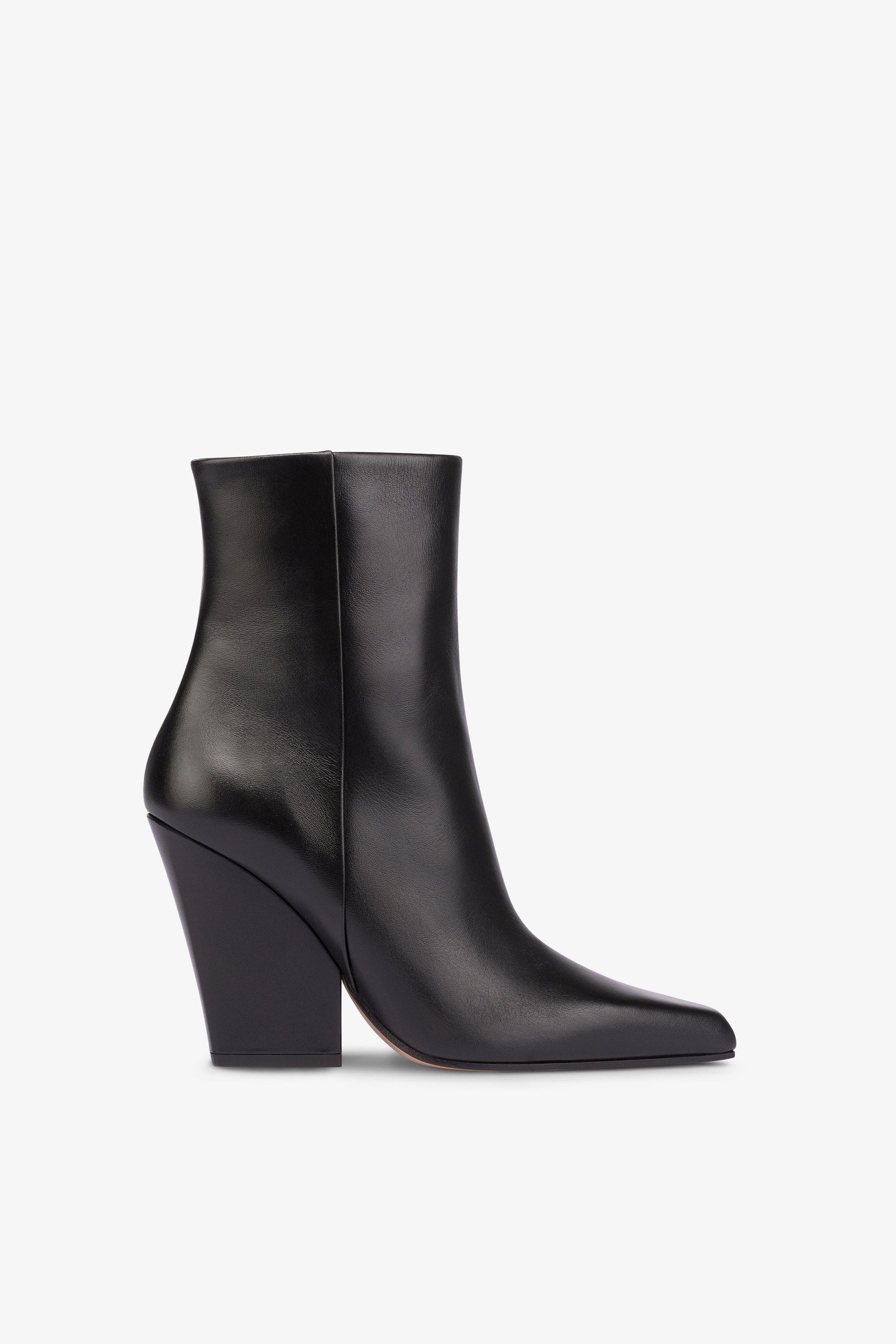 Bottines pointues en cuir lisse noir