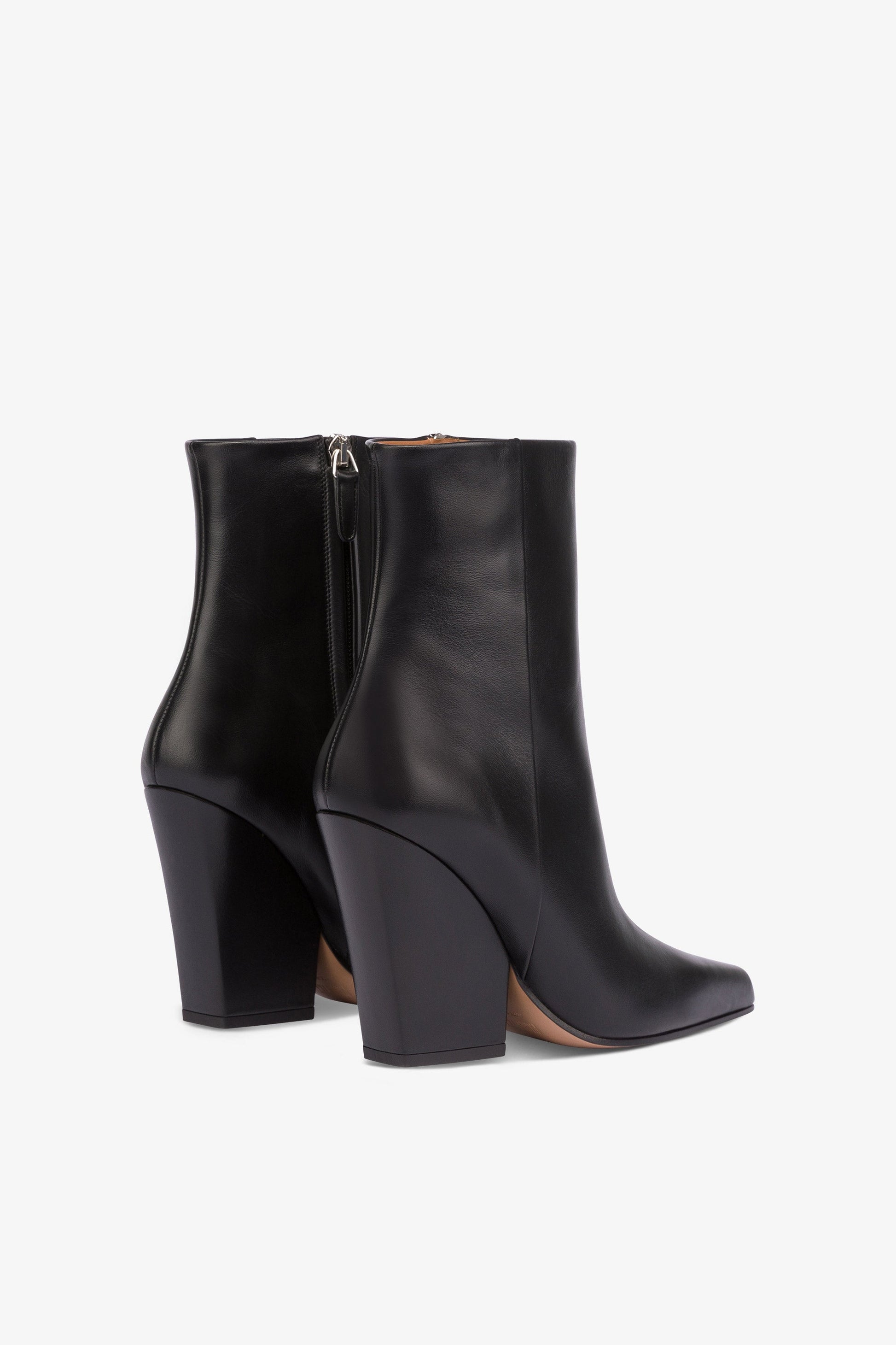 Bottines pointues en cuir lisse noir