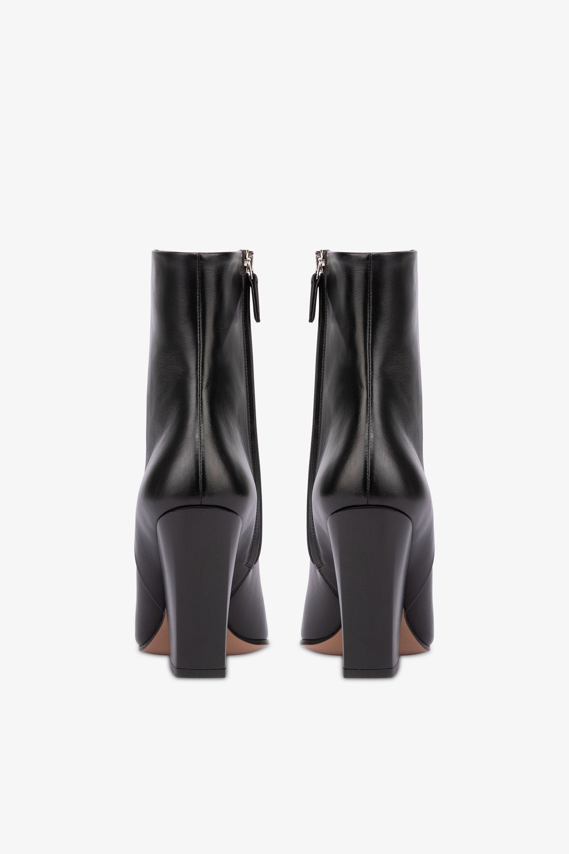 Pointed ankle boots in smooth black leather