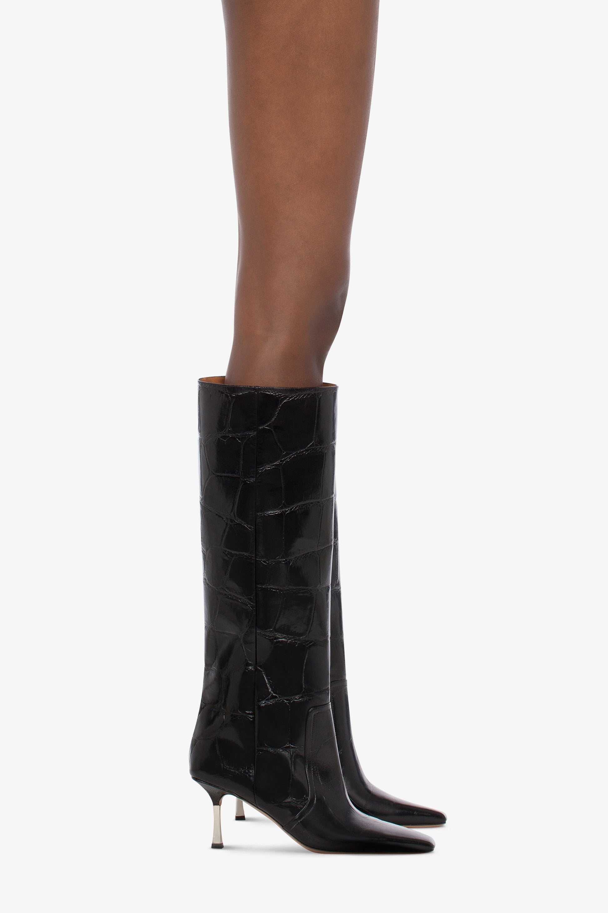 Bottes longues et pointues maxi en cuir souple gaufre noir - Produit porté