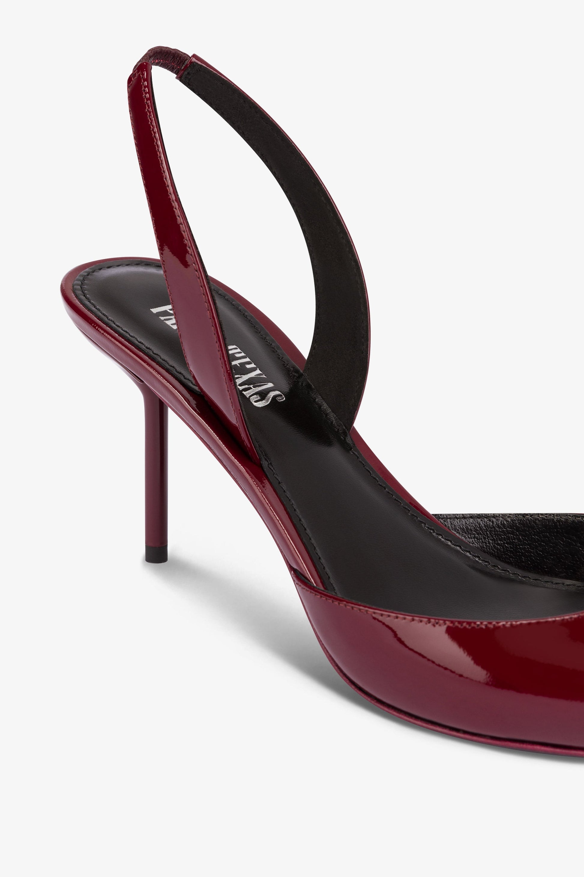 Escarpins longs et pointus en cuir verni rouge et noir