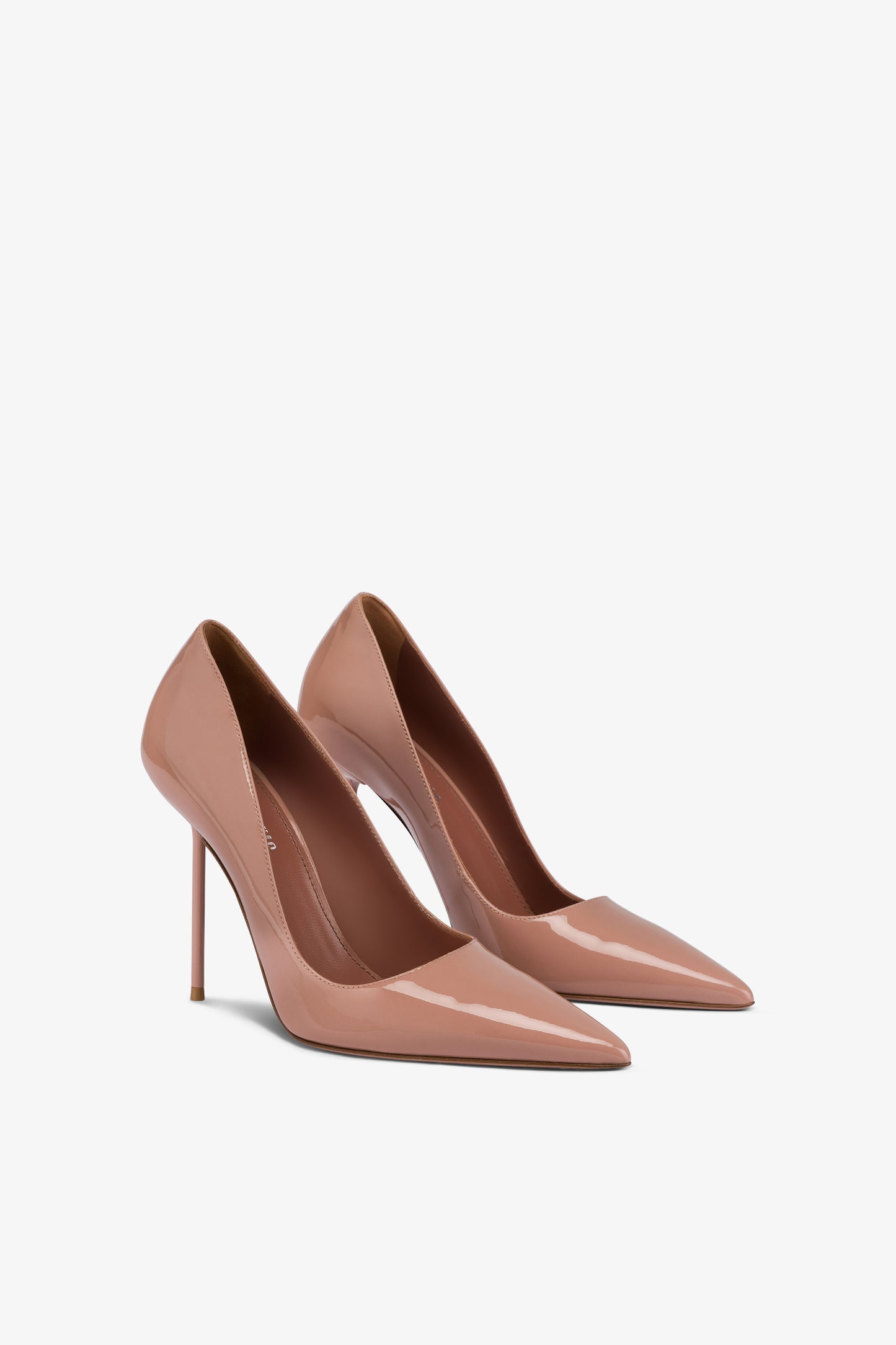 Pumps in dark phard patent leather