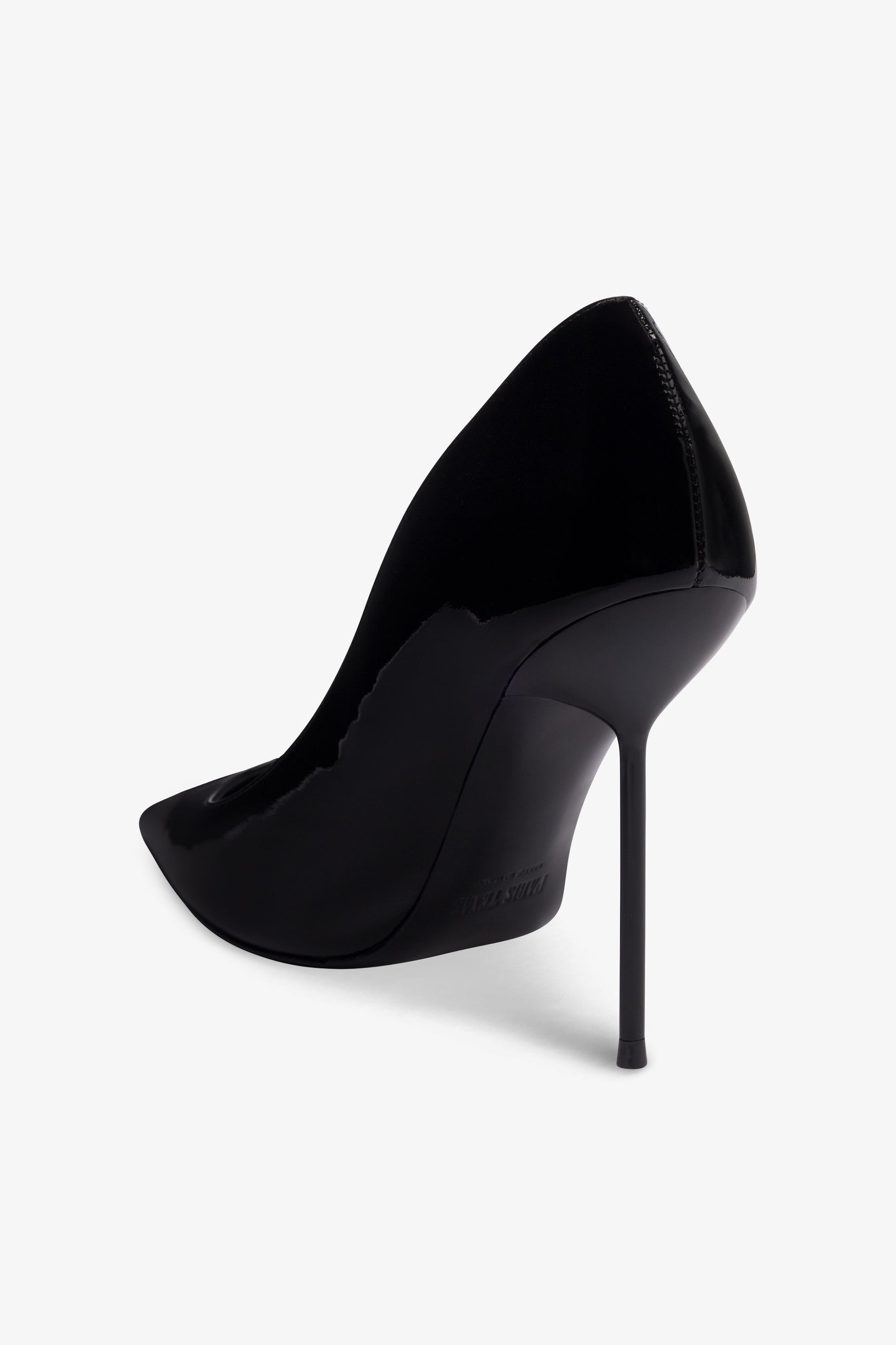 Pumps in black patent leather