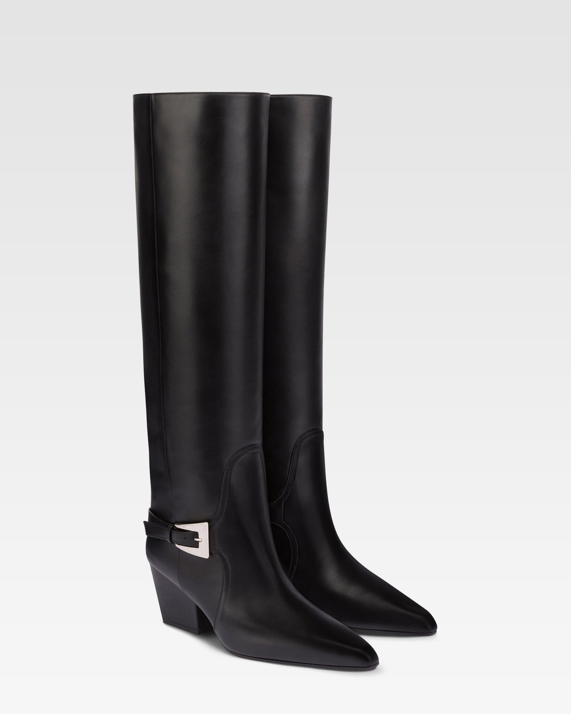 Long, pointed knee-high boots in smooth black leather