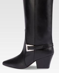 Long, pointed knee-high boots in smooth black leather