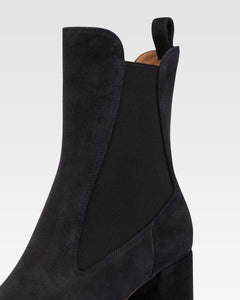 Pointed ankle boots in soft off-black suede leather