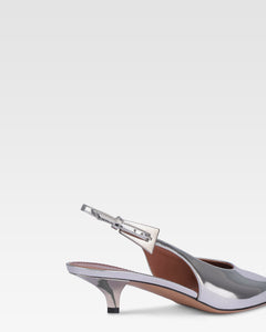 Slingbacks in silver mirror-effect leather