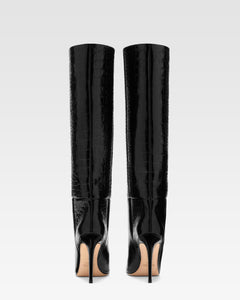 Botas con tac'on de aguja en piel negra con efecto cocodrilo