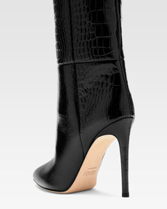 Botas con tac'on de aguja en piel negra con efecto cocodrilo