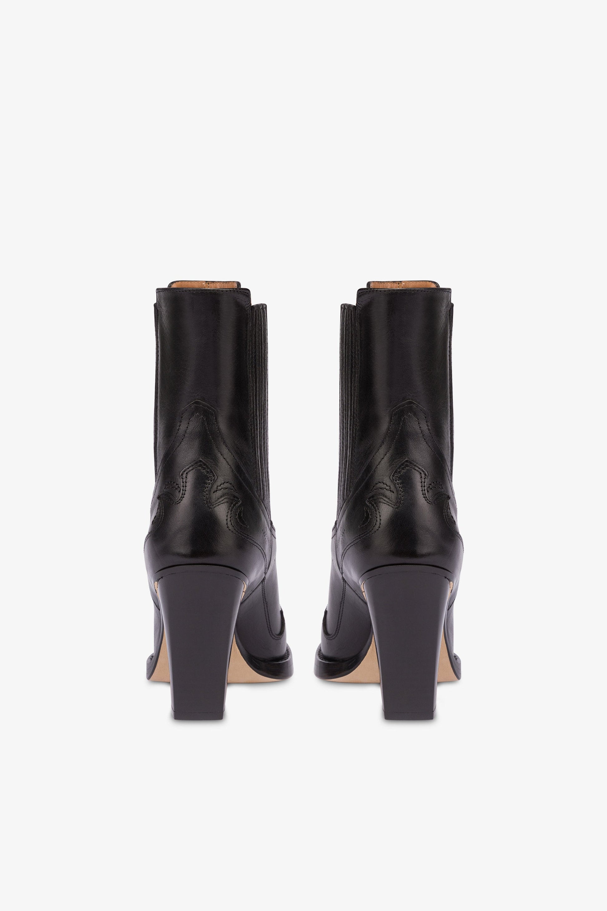 Pointed ankle boots in shiny black vintage leather