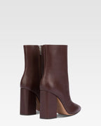 Pointed ankle boots in smooth mocha leather